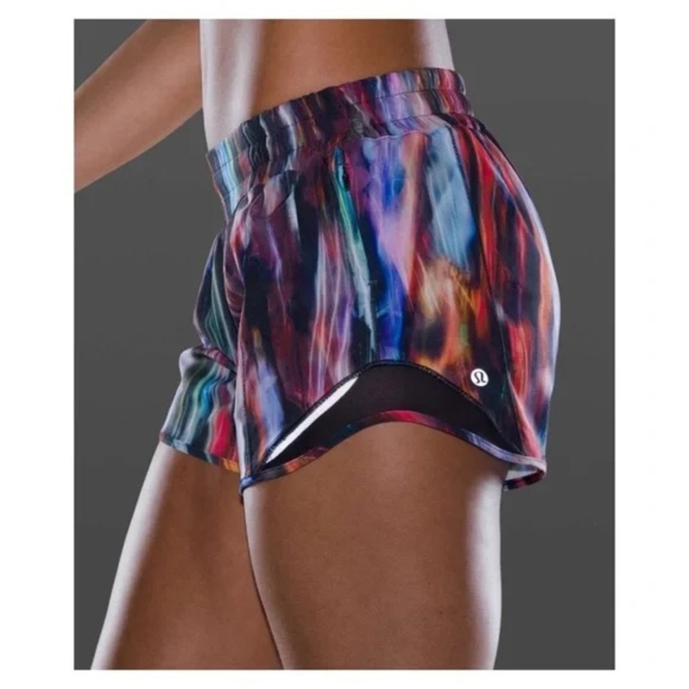 Lululemon Hotty Hot Short II *Long 4" Chroma Fusion Multi/Black Size 4 NWOT
